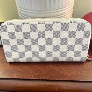 White checkered wallet